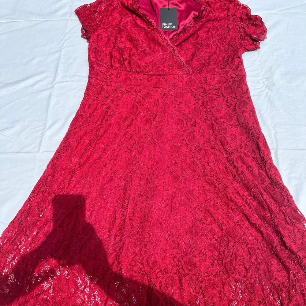 Elegant Red Ruched Midi Dress with V-Neck